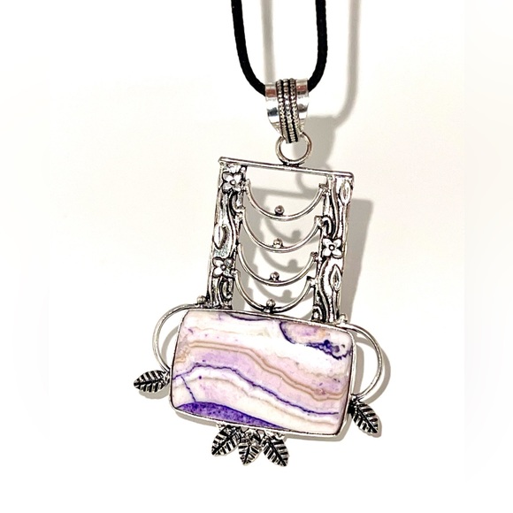 Beautiful Dyed Agate Pendant 2 7/8” - Picture 10 of 11
